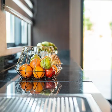 Vacuna By Amazing Madeira