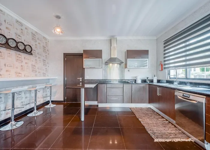 Vacuna By Amazing Madeira