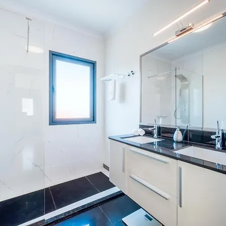 Vacuna By Amazing Madeira Funchal (Madeira)