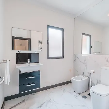 Vacuna By Amazing Madeira Funchal (Madeira)